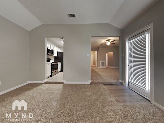 Foto del edificio - 983 Oak Lynn Dr
