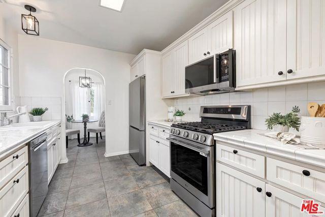 Foto del edificio - 373 S Crescent Heights Blvd