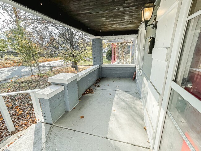 Foto del edificio - 2230 Woodlawn Ave