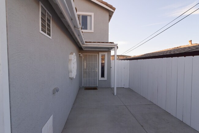 Building Photo - 948 Emory St