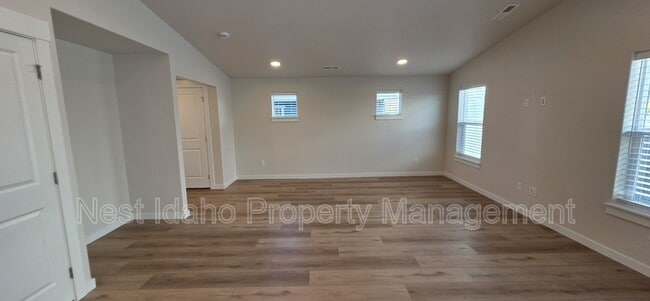 Building Photo - 7228 W Rygate Dr