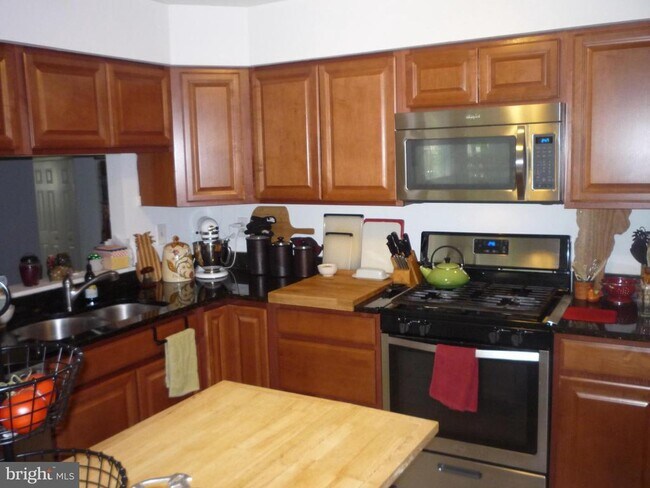 Foto del edificio - 7033 Veering Ln