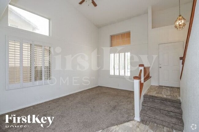 Building Photo - 1562 E Oakland St