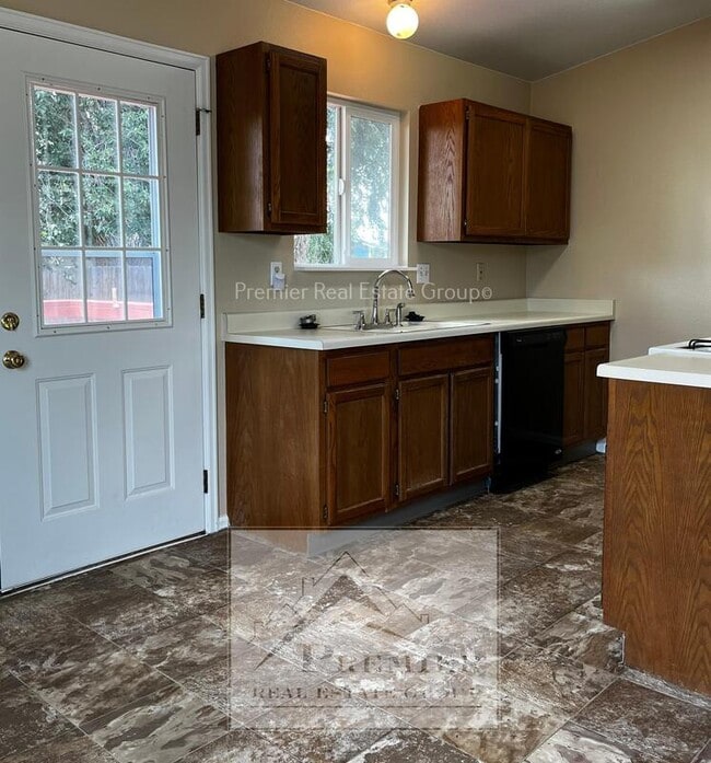 Building Photo - 4530 Howland St