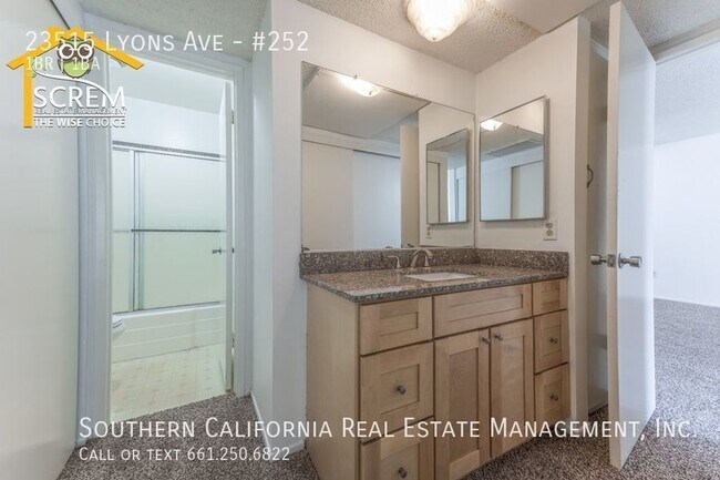 Foto del edificio - 23515 Lyons Ave