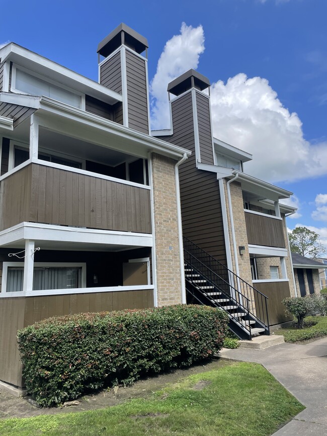 Private Balcony - Angleton Manor