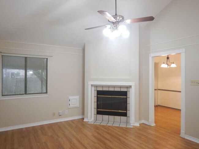 Foto del edificio - 5906 Spring Crossing