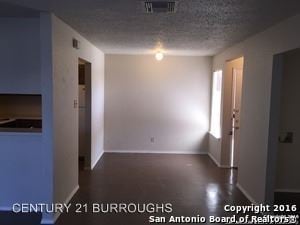 Building Photo - 330 E Sunshine Dr