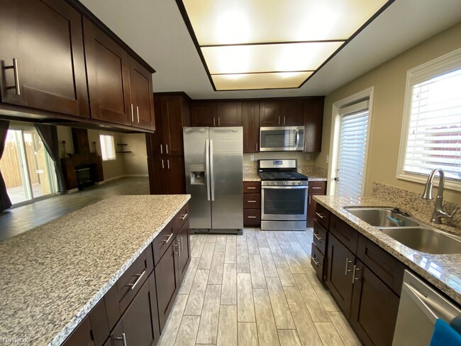 Foto del edificio - 3 br, 2 bath House - 27913 Antelope Rd
