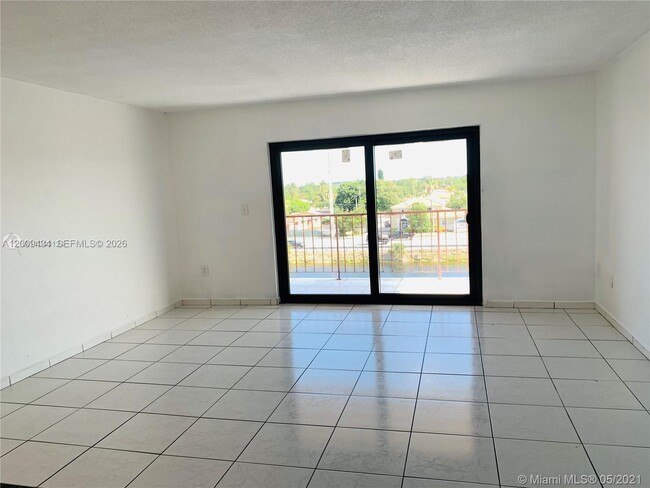 Building Photo - 1325 W 68th St