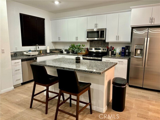 Foto del edificio - 1375 Yeager Ave