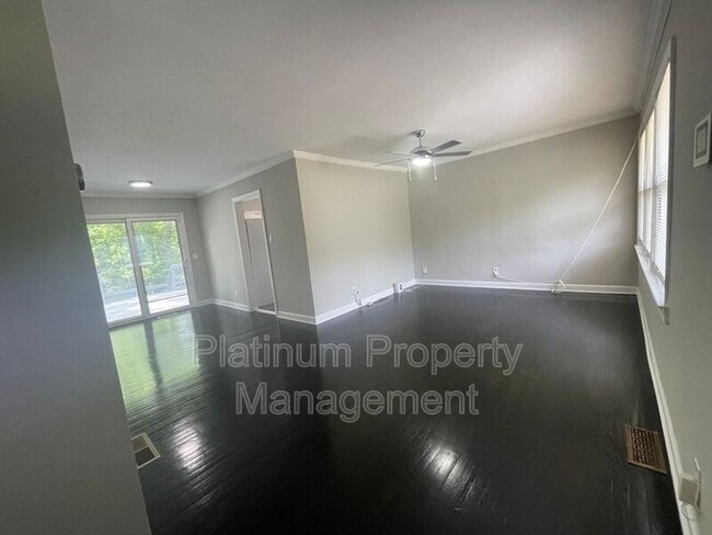 Building Photo - 3485 Maplehurst Dr