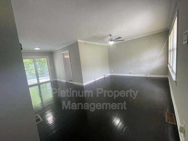 Foto del edificio - 3485 Maplehurst Dr