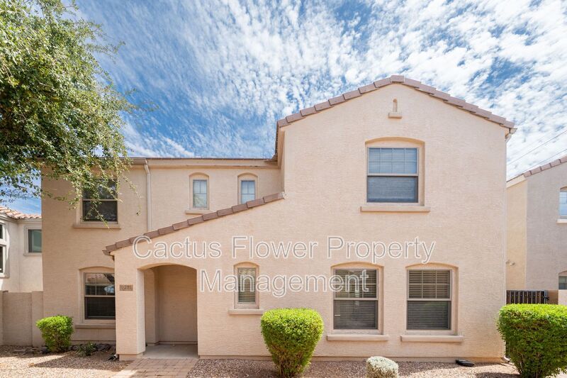 Foto principal - 2721 E Bart St