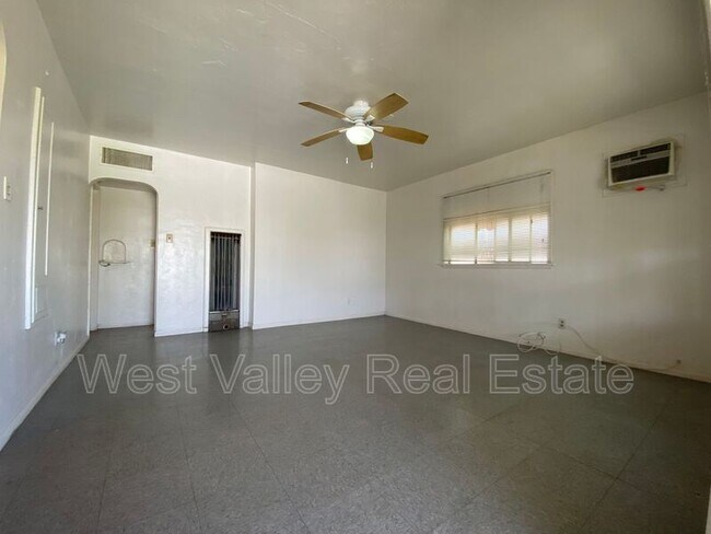 Foto del edificio - 155 1/2 North St