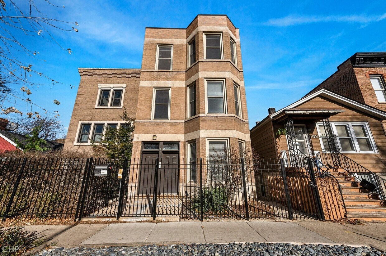 Primary Photo - 1920 W Cortland St