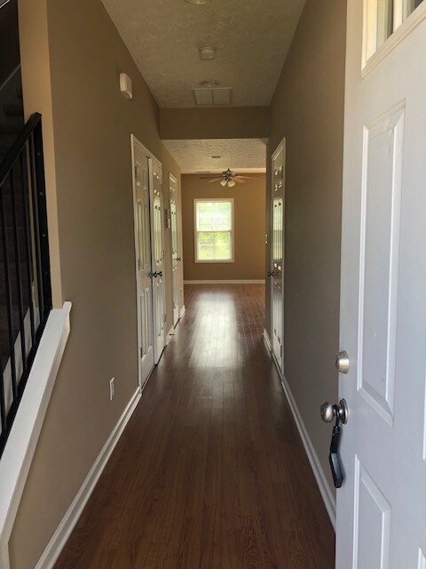 Foto del edificio - 554 Village Creek Dr