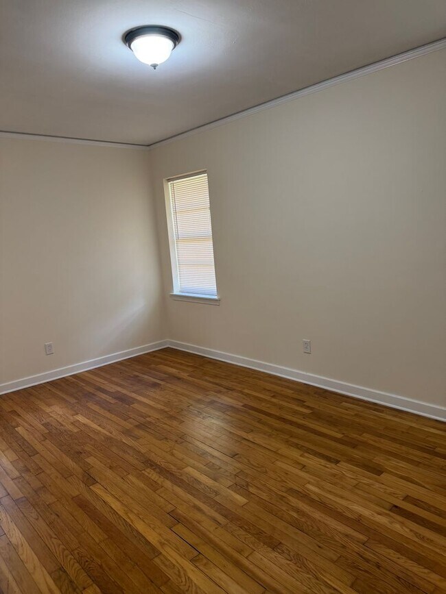 Building Photo - 1835 Hill Hedge Dr