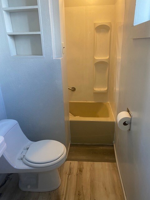 bath - 228 E 9th St