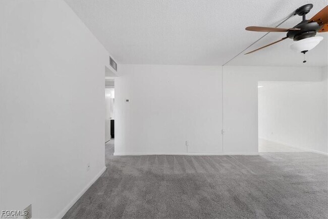 Foto del edificio - 339 Joel Blvd