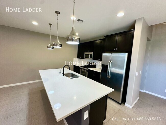 Foto del edificio - 33343 N Mildred Ln