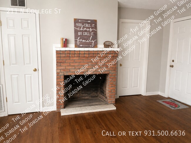 Foto del edificio - 211 N College St