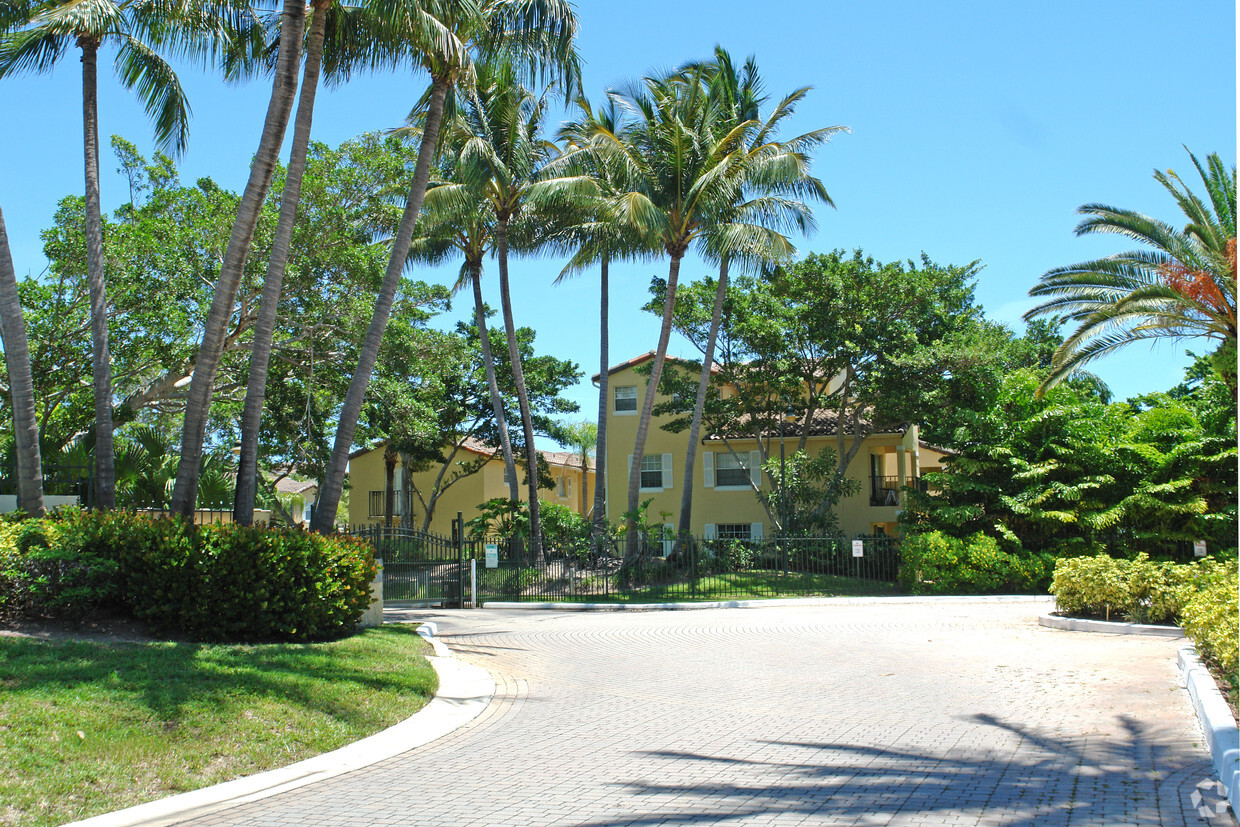 Foto del edificio - Bay Reach Condominiums