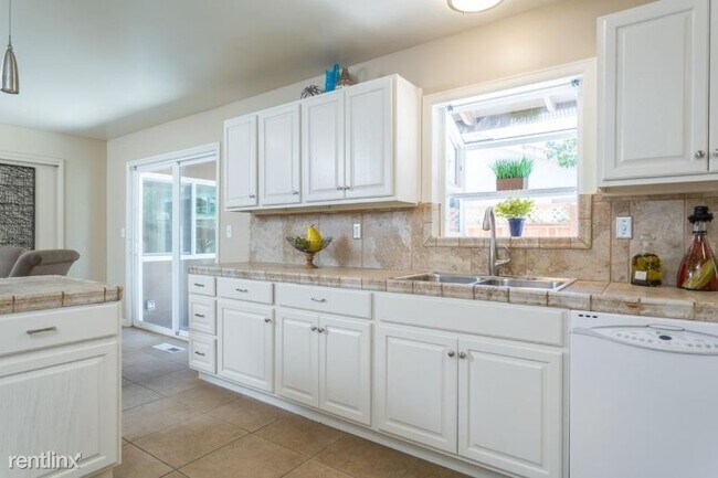 Building Photo - 3 br, 2 bath House - 212 Haight St