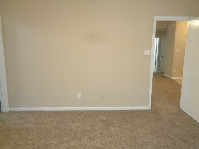 Foto del edificio - 7925 Silver Oak Dr