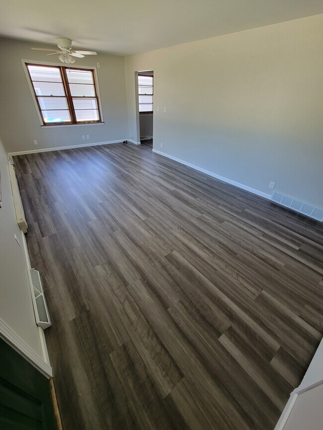 Building Photo - 322 W Seerley Blvd