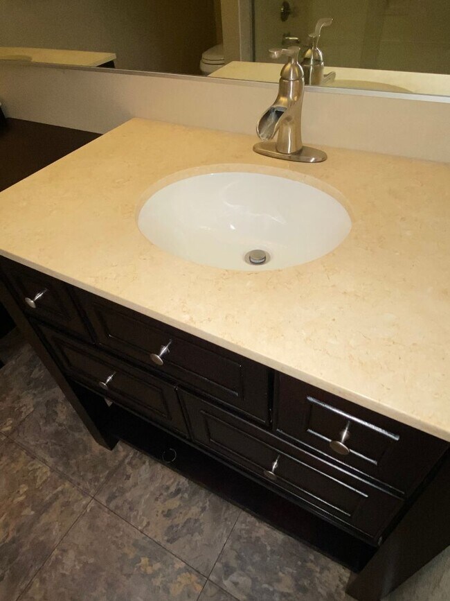 Foto del edificio - 2911 Twin Creeks Ln