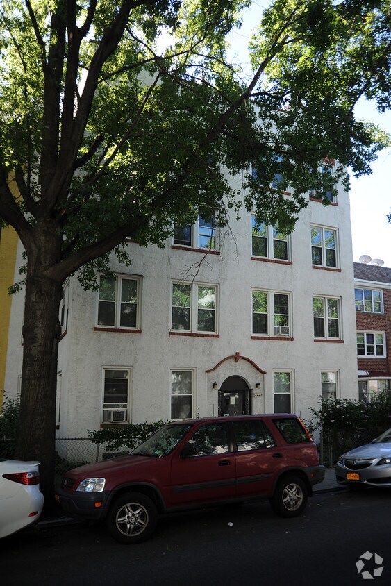 Building Photo - 2449 28th St