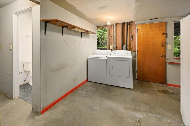 Building Photo - 1302 SW 125th Pl