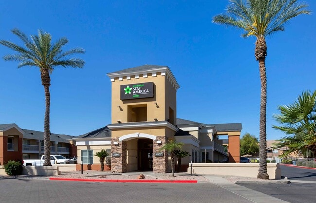Building Photo - Furnished Studio-Phoenix - Airport - E. Oa...