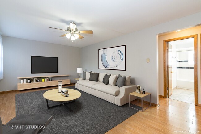 Building Photo - 6022 N Avondale Ave