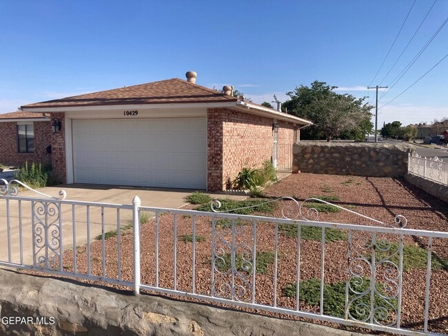 Building Photo - 10429 Birthstone Dr