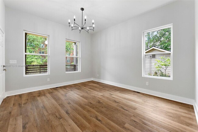 Foto del edificio - 1016 Welch St SW