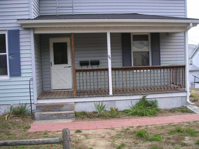 Puerta principal - 71 Gough Ave