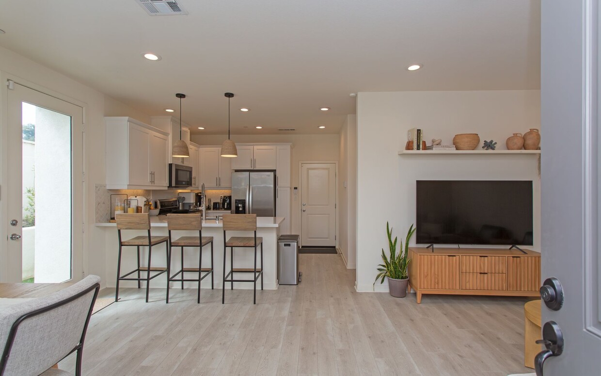 Primary Photo - Large Corner-End Townhouse in Oceanside!