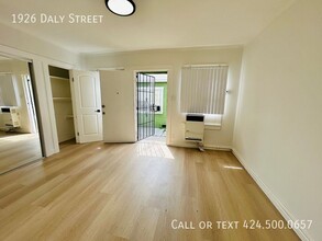 Building Photo - 1926 Daly St