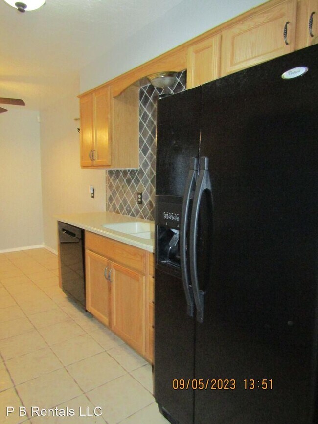 Foto del edificio - 3 br, 1.5 bath House - 4802 SE Churchill Way