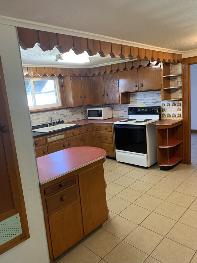 Kitchen - 222 W Mary St