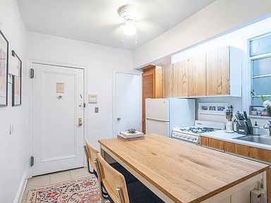 Building Photo - 211 E 88th St