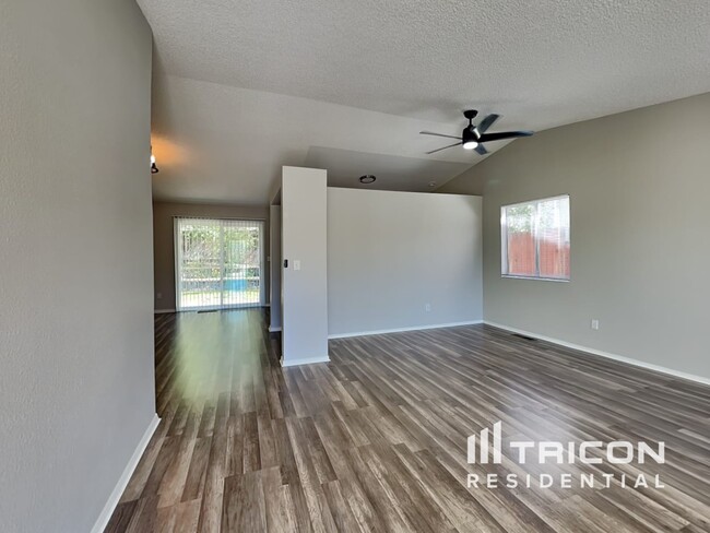 Foto del edificio - 7860 Big River Dr