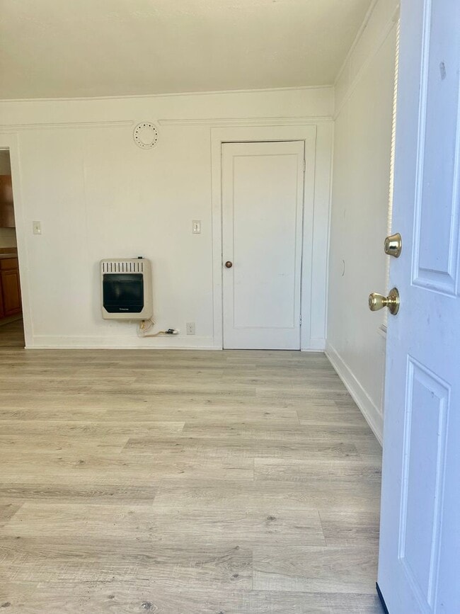Foto del edificio - Large 1 bdrm newly renovated unit, 2.2 miles from Oregon Tech and Sky Lakes Medical Center!