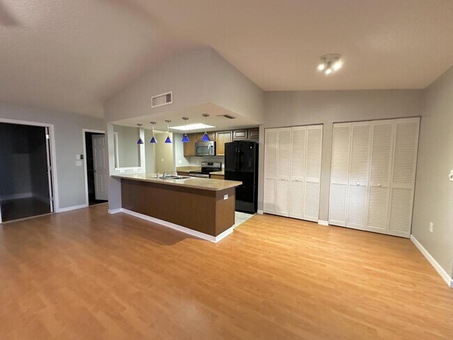 Foto del edificio - 2239 Beacon Point Blvd