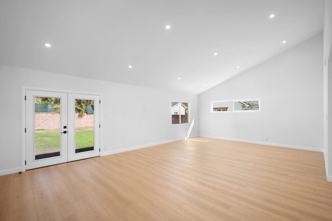 Building Photo - 10657 Knapp St