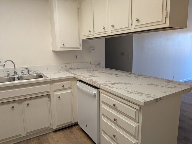 Foto del edificio - 9279 Corinthian Cir