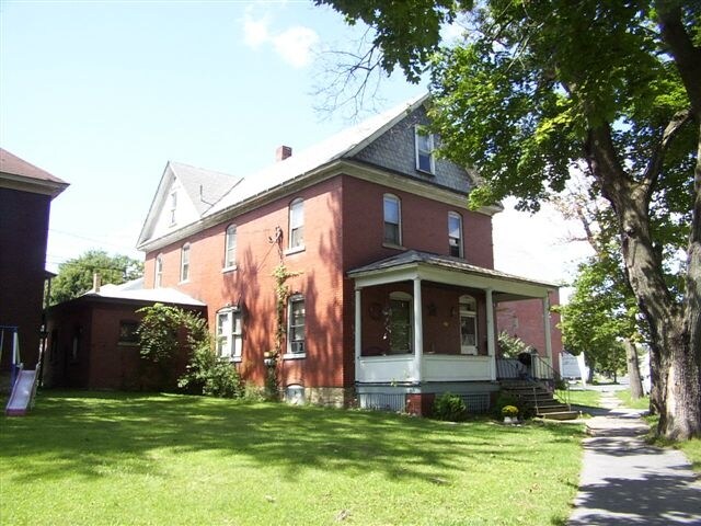 Primary Photo - 106 Turnpike Ave