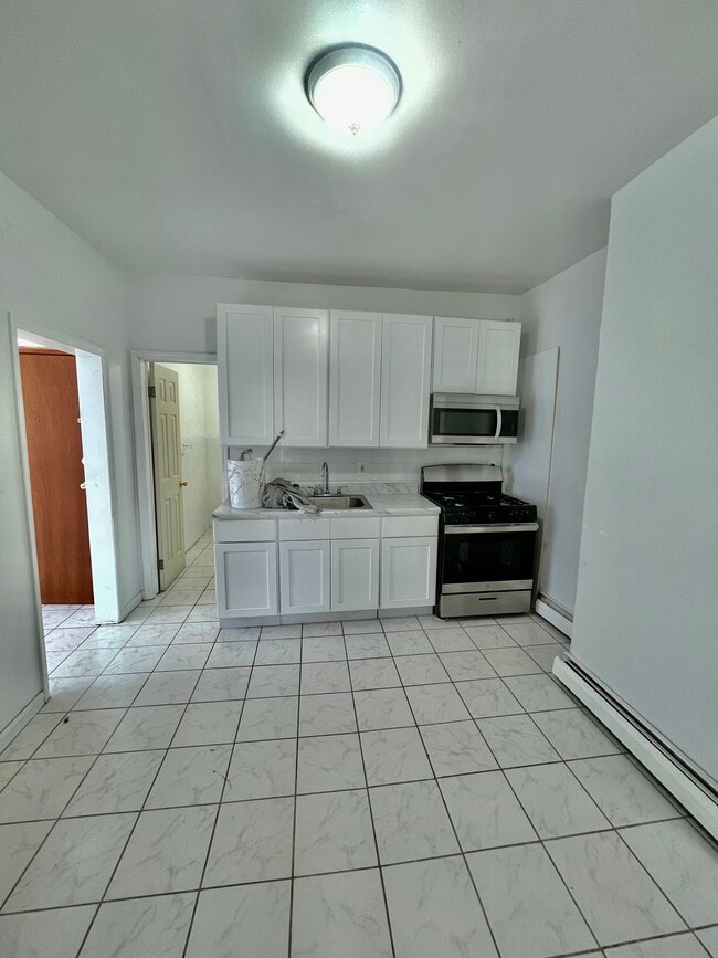 Building Photo - 166 Seaview Ave